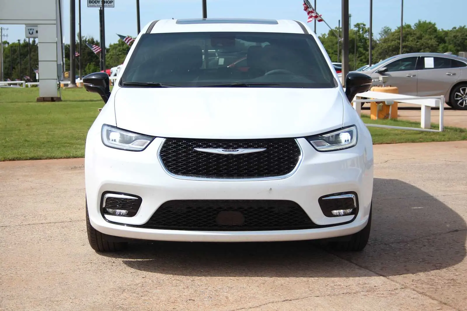 2025 Chrysler Pacifica Select AWD photo 3