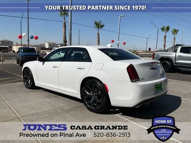 2023 Chrysler 300 S photo 3