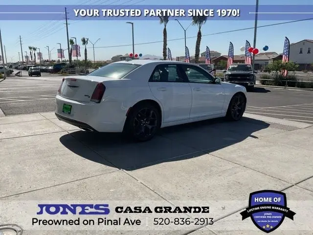 2023 Chrysler 300 S photo 5
