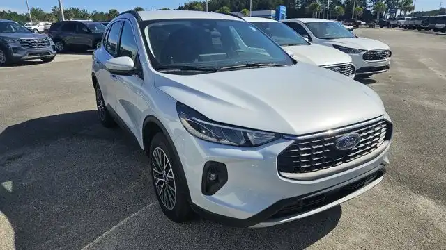 2025 Ford Escape PHEV FWD's photo