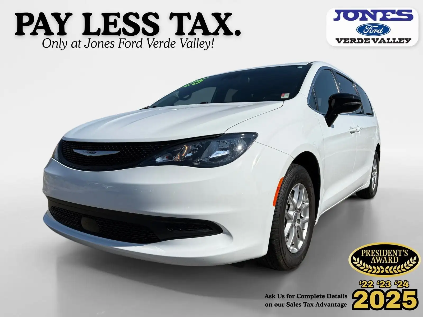 2025 Chrysler Voyager LX's photo