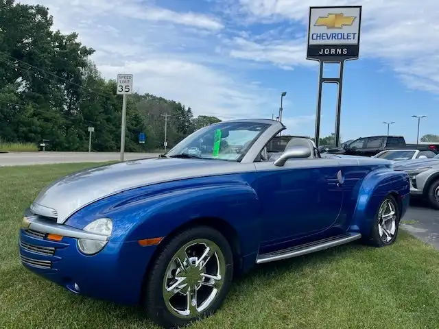 2004 Chevrolet SSR LS's photo
