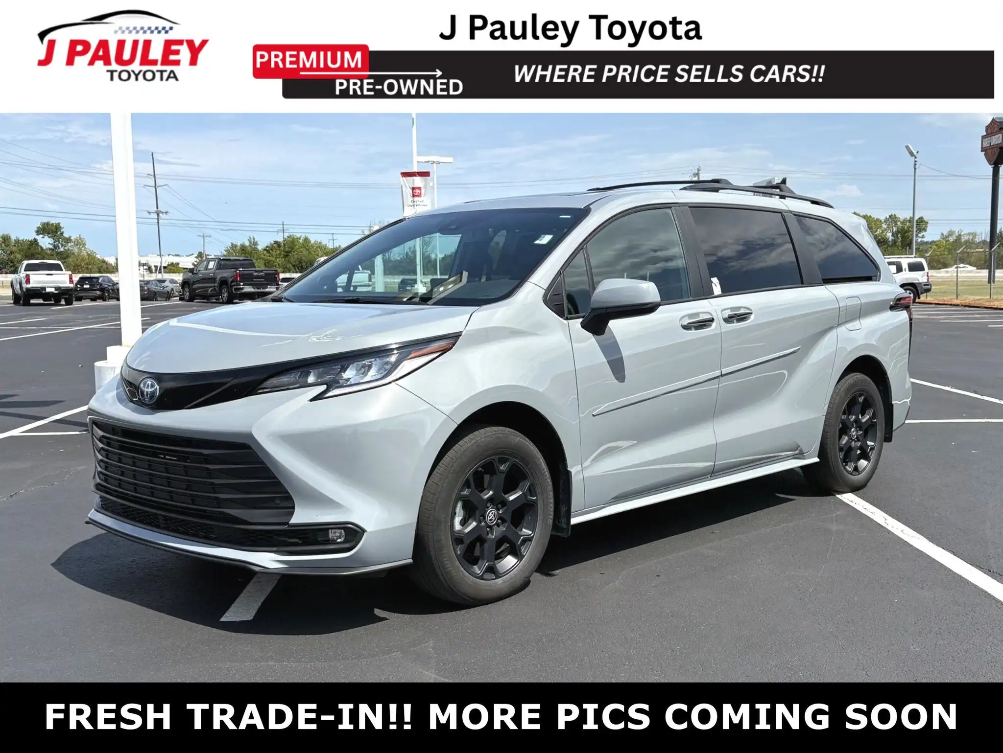 2025 Toyota Sienna Woodland Edition Hybrid AWD's photo