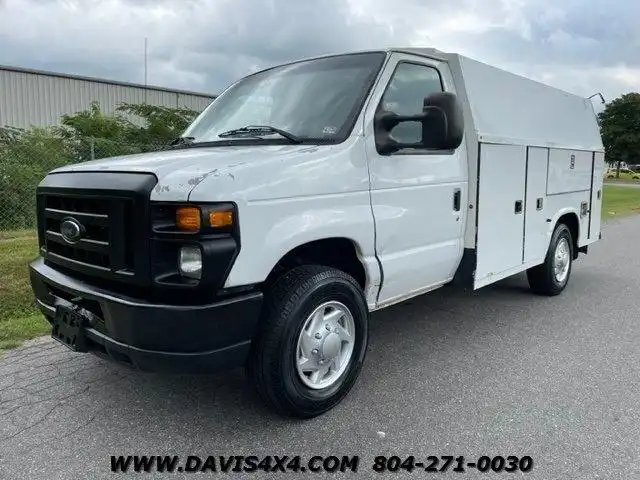 2011 Ford E-Series's photo