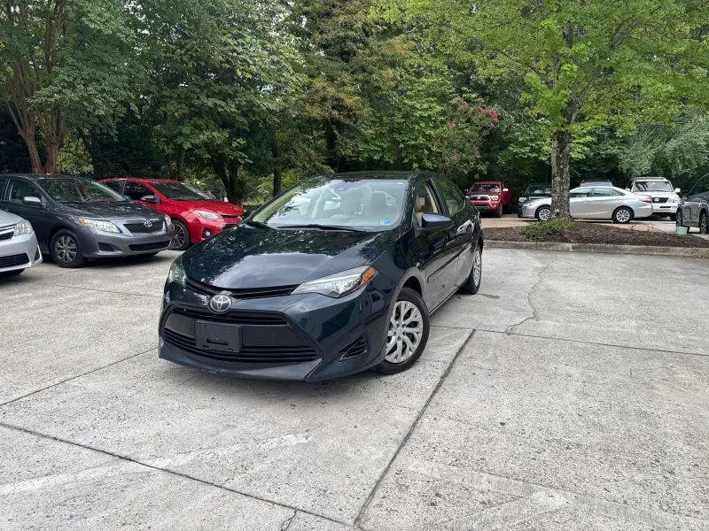 2019 Toyota Corolla LE AT photo 1