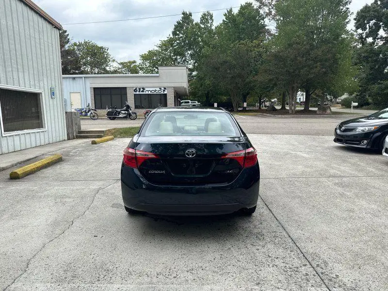 2019 Toyota Corolla LE AT photo 4