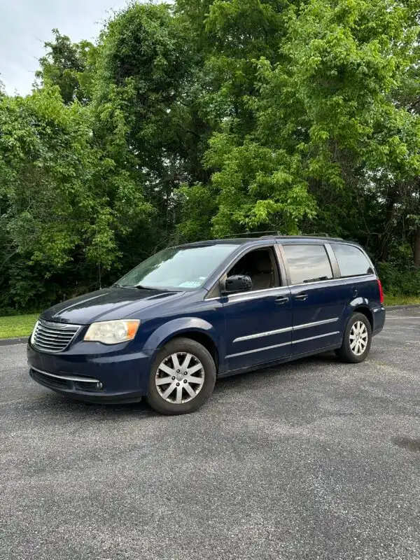 2012 Chrysler Town & Country Touring's photo