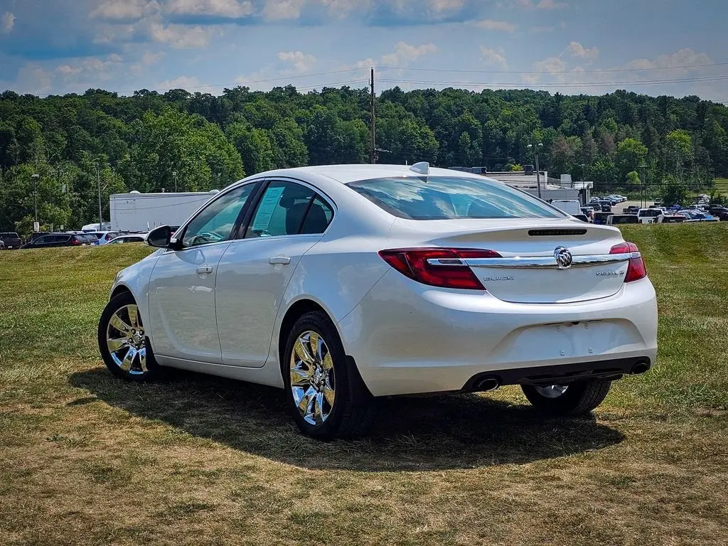 2016 Buick Regal Base photo 5