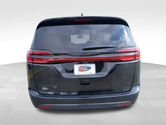 2026 Chrysler Pacifica Select AWD photo 4