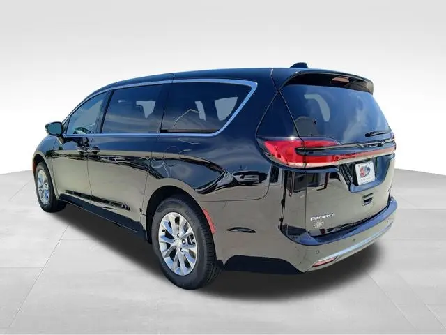 2027 Chrysler Pacifica Select AWD photo 3