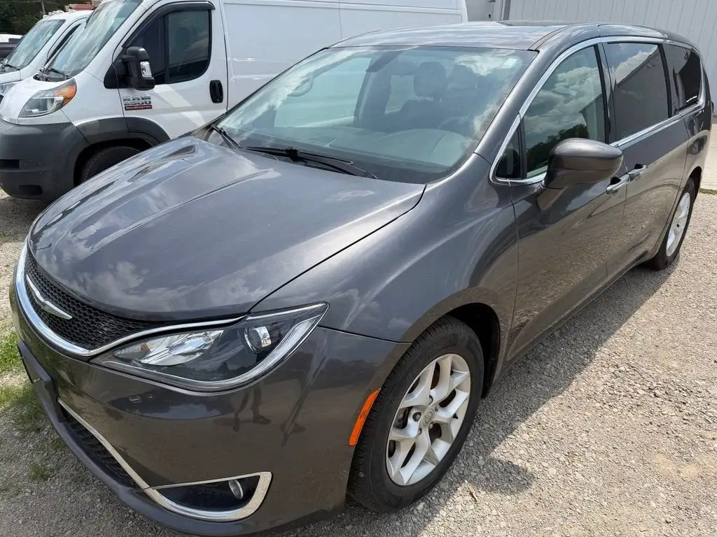 2018 Chrysler Pacifica Touring Plus photo 1