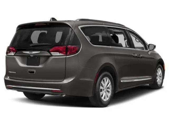 2018 Chrysler Pacifica Touring Plus photo 3