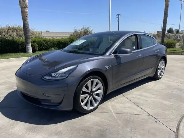2019 Tesla Model 3 Rear-Wheel Drive Mid Range's photo