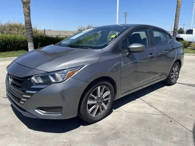 2023 Nissan Versa 1.6 SV CVT's photo