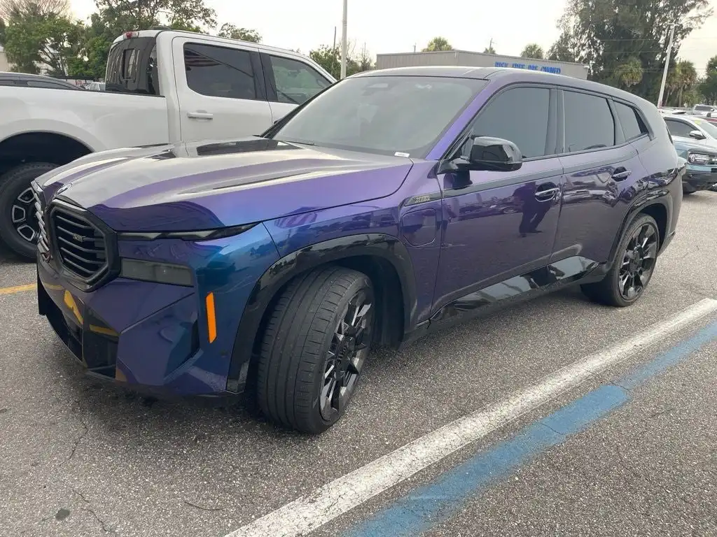 2023 BMW XM Base's photo