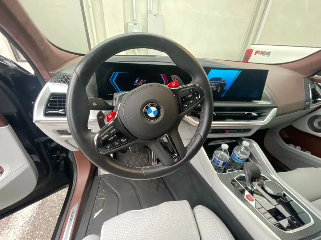 2023 BMW XM Base photo 3