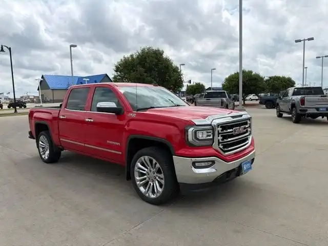 2017 GMC Sierra 4WD Crew Cab Short Box SLT's photo