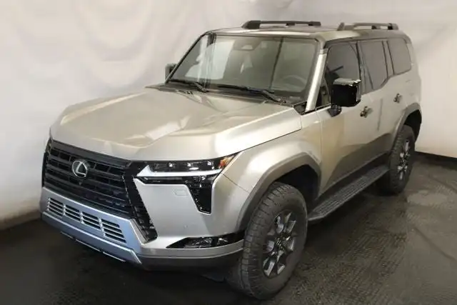 2025 Lexus GX 460 550 Overtrail+'s photo