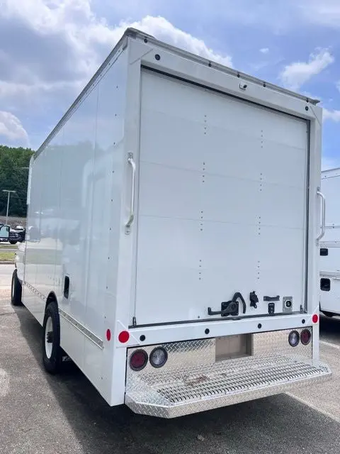 2024 Ford E-Series SRW E-350 Super Duty 158 in WB photo 4