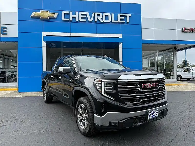 2025 GMC Sierra SLT 4WD Crew Cab Short Box's photo