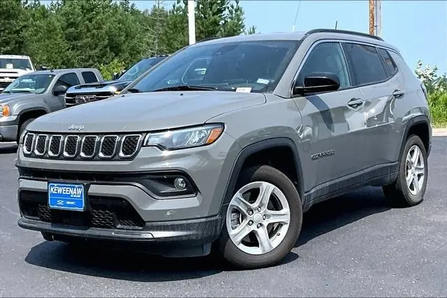 2024 Jeep Compass Latitude 4X4 photo 3
