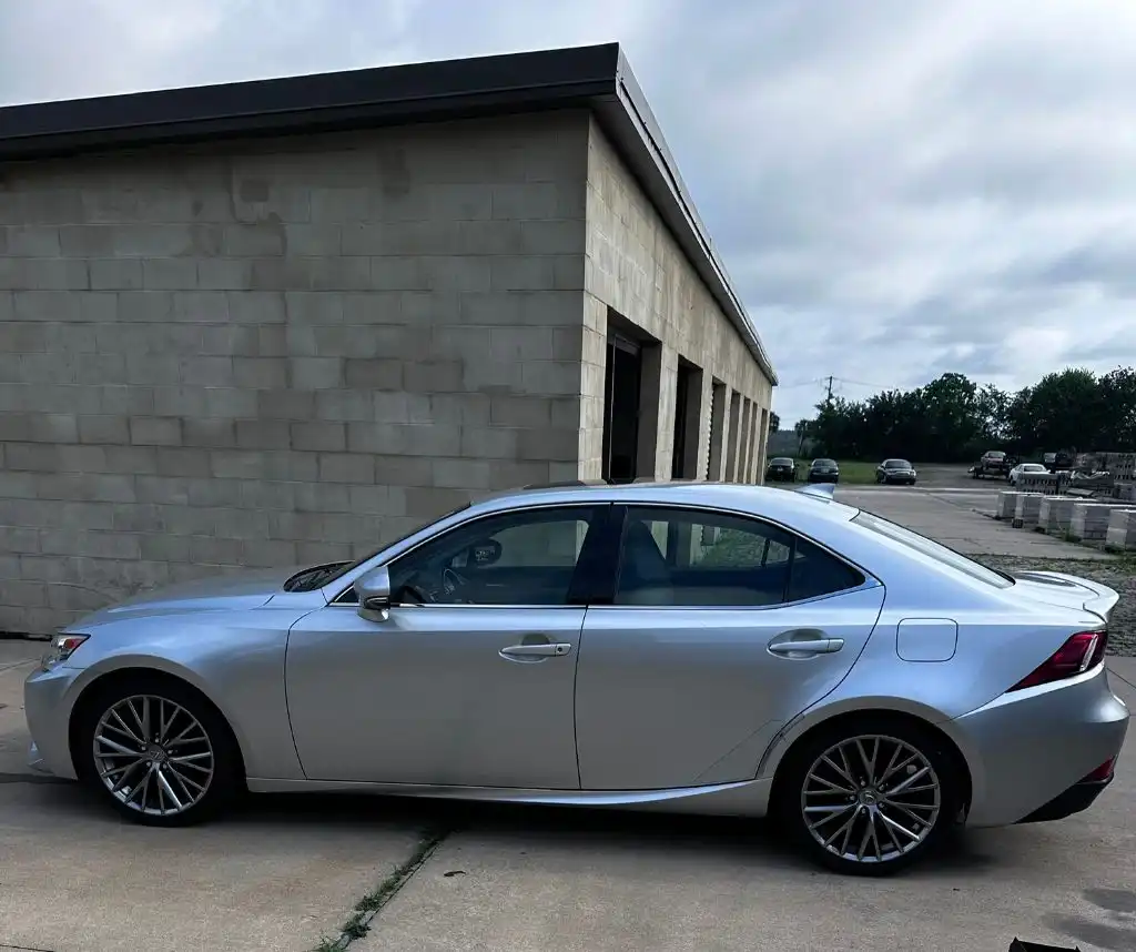 2016 Lexus IS 350 200t's photo