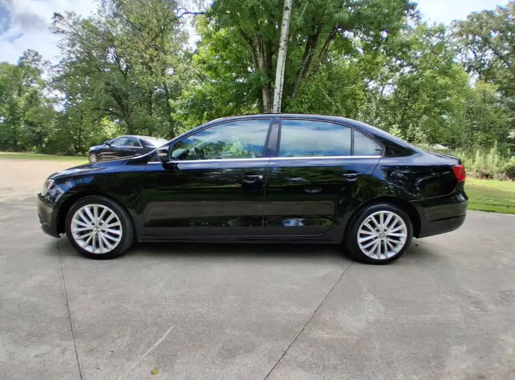 2011 Volkswagen Jetta SEL 6AT PZEV's photo