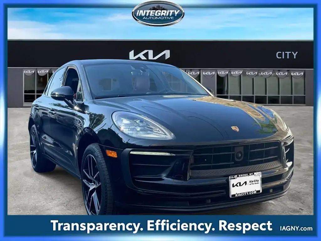 2024 Porsche Macan T's photo