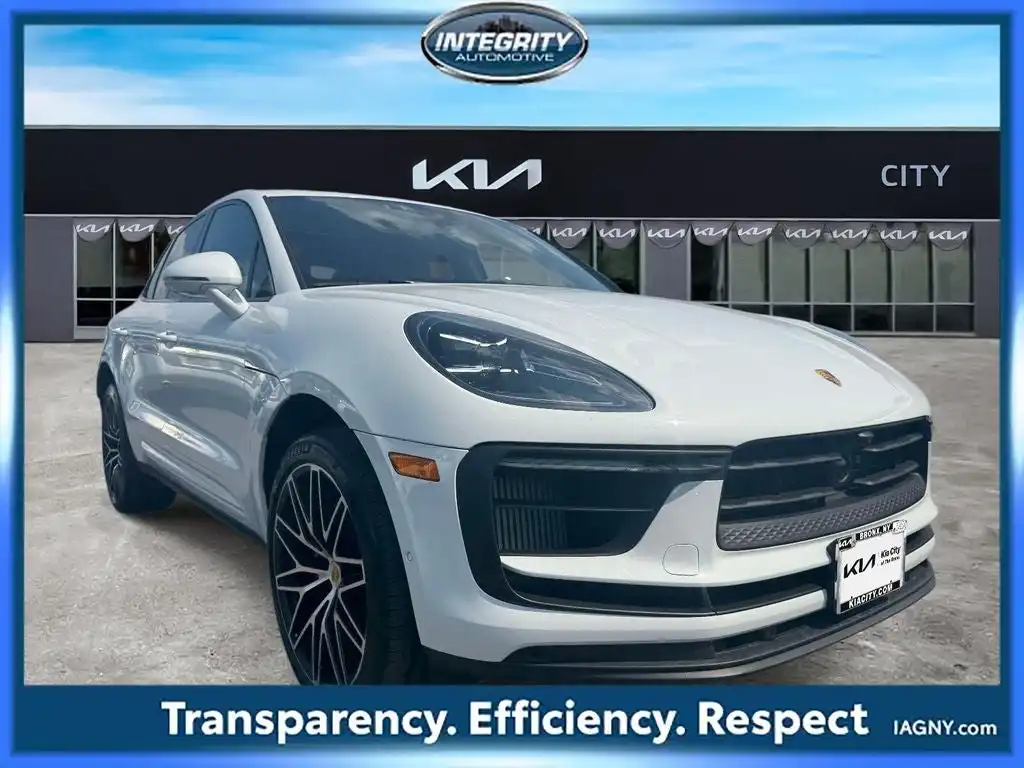 2025 Porsche Macan S's photo