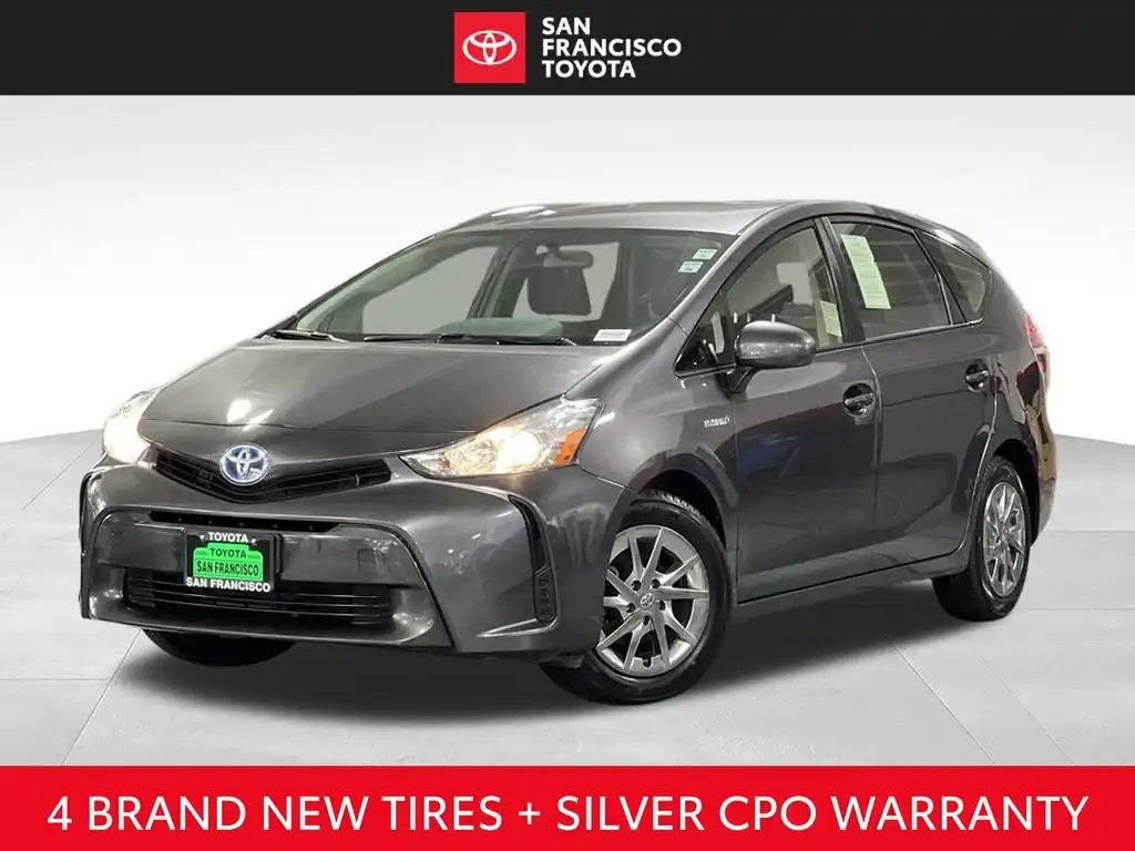 2017 Toyota Prius v Five's photo