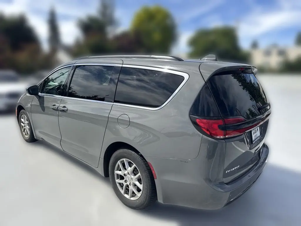 2022 Chrysler Pacifica Touring L photo 5