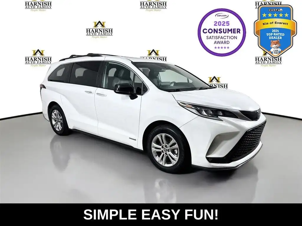 2021 Toyota Sienna XSE 7-Passenger Hybrid AWD's photo