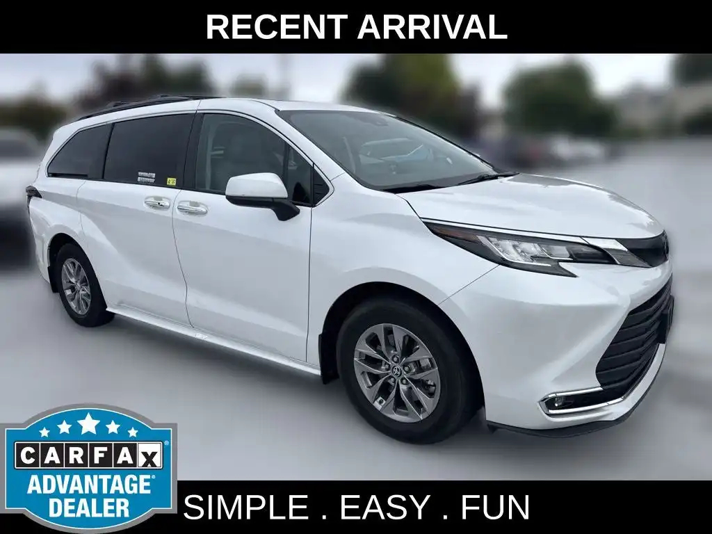 2023 Toyota Sienna XLE 7-Passenger Hybrid AWD's photo