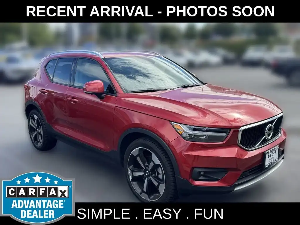 2021 Volvo XC40 T5 Momentum AWD's photo