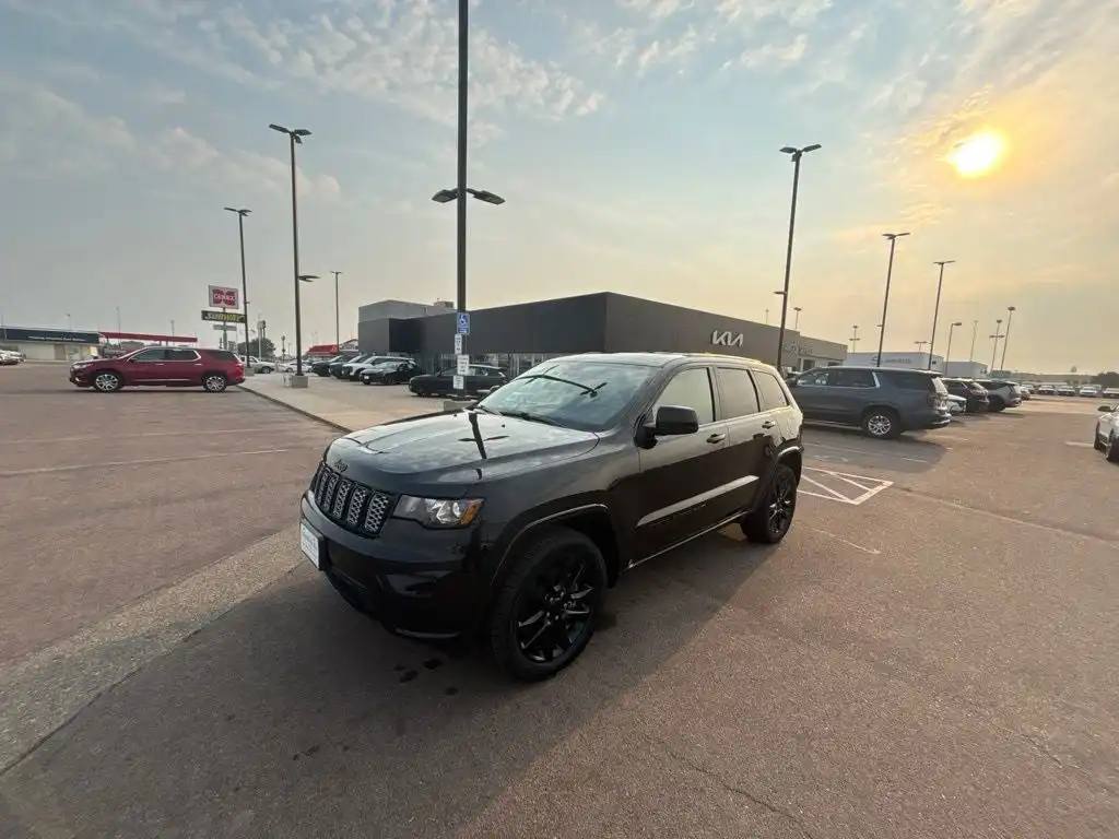 2022 Jeep Grand Cherokee Laredo X 4WD's photo