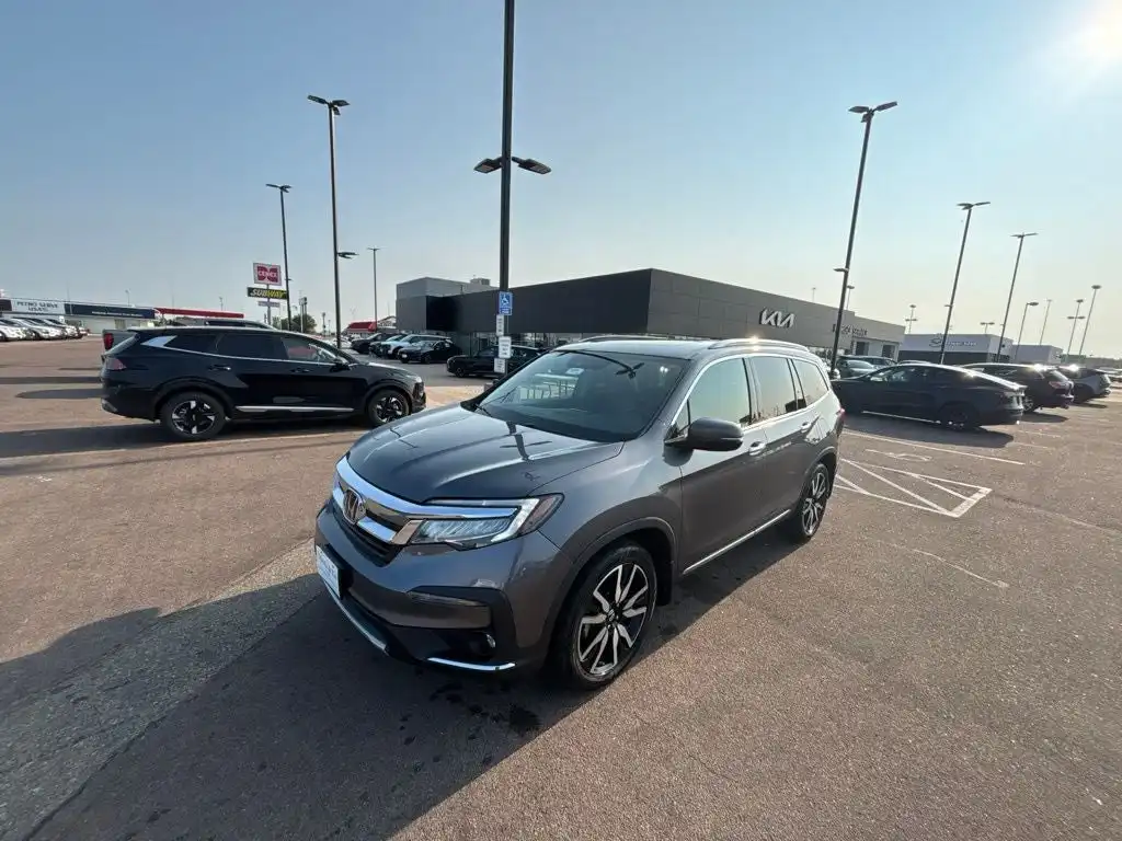 2019 Honda Pilot 4WD Elite's photo