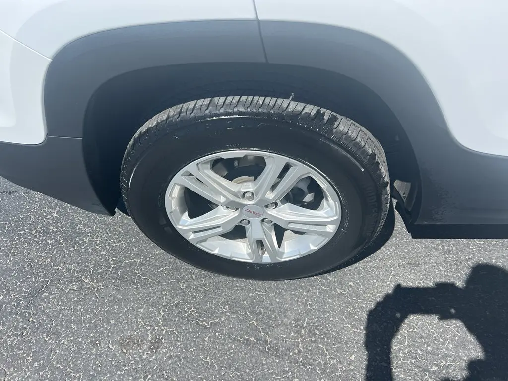 2024 GMC Terrain SLE AWD photo 3