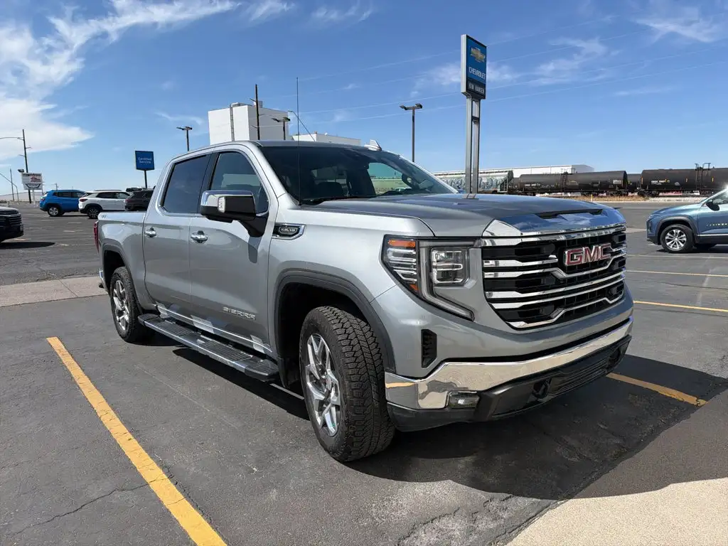 2023 GMC Sierra SLT 4WD Crew Cab Short Box's photo