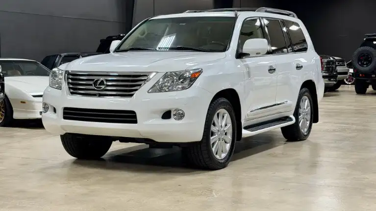 2009 Lexus LX 600 570's photo