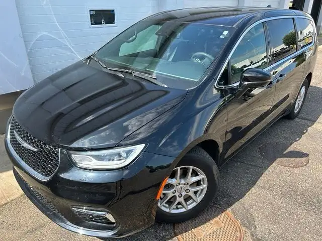 2025 Chrysler Pacifica Select photo 1