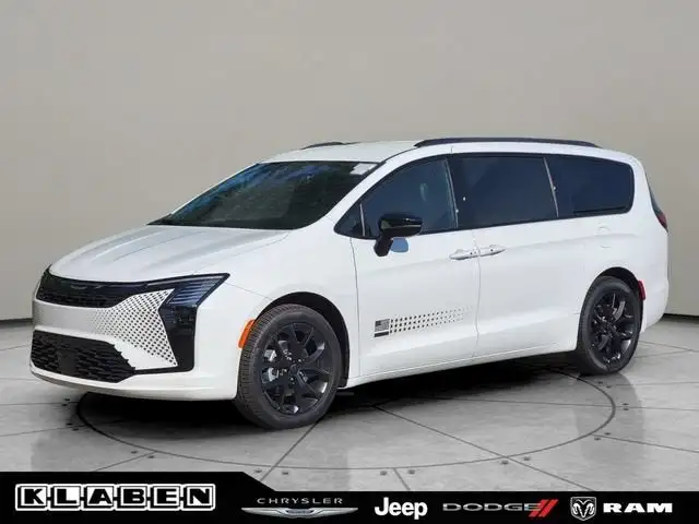 2027 Chrysler Pacifica Select's photo