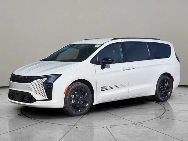 2027 Chrysler Pacifica Select photo 3