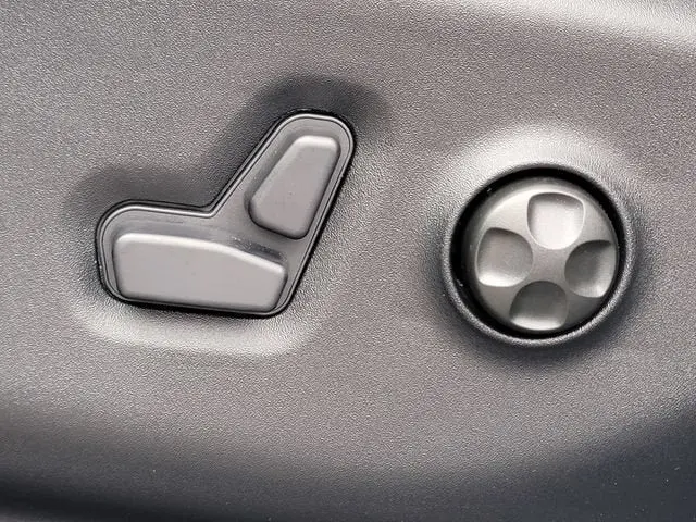 2027 Chrysler Pacifica Select photo 4