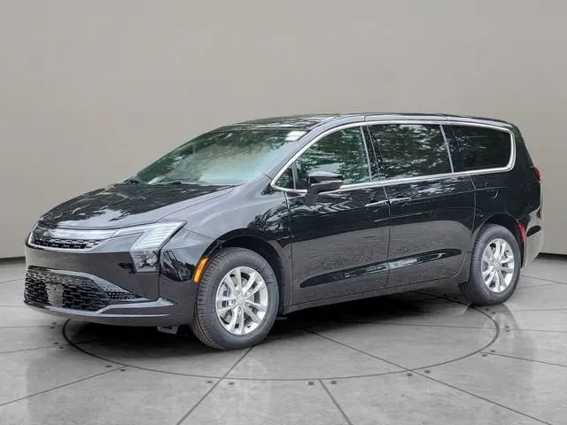 2027 Chrysler Pacifica Select AWD photo 3