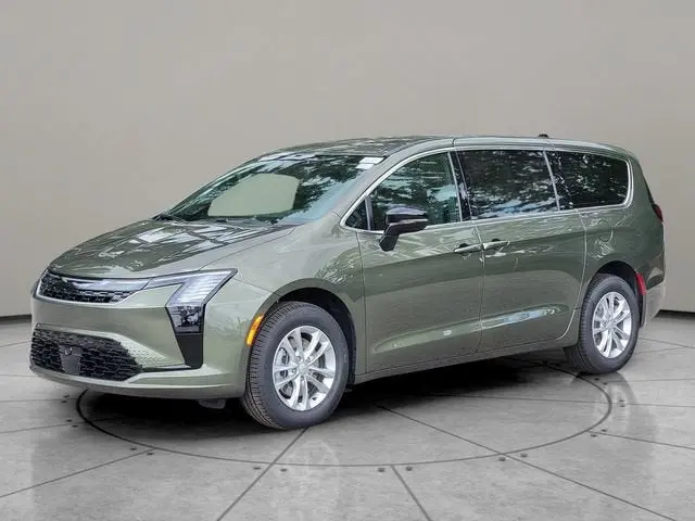 2027 Chrysler Pacifica Select AWD photo 3
