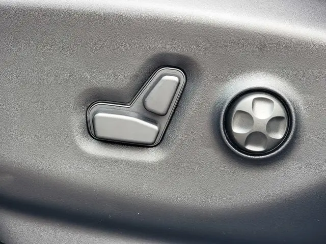 2027 Chrysler Pacifica Select AWD photo 5