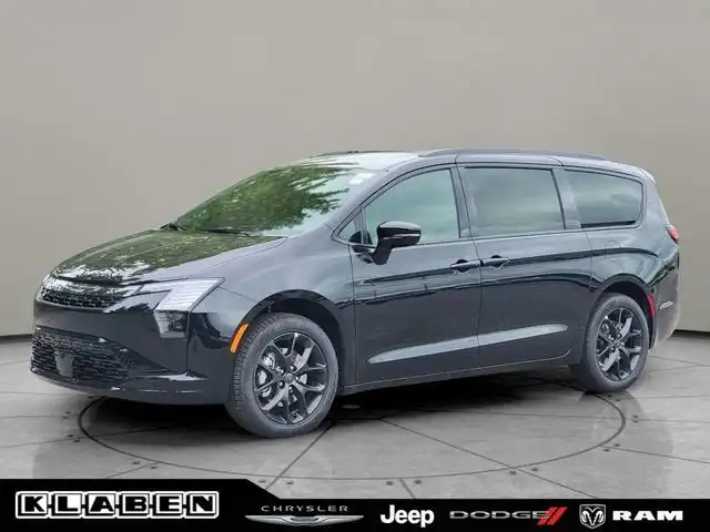 2027 Chrysler Pacifica Limited AWD's photo