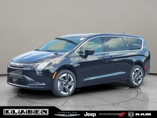 2027 Chrysler Pacifica Limited AWD's photo