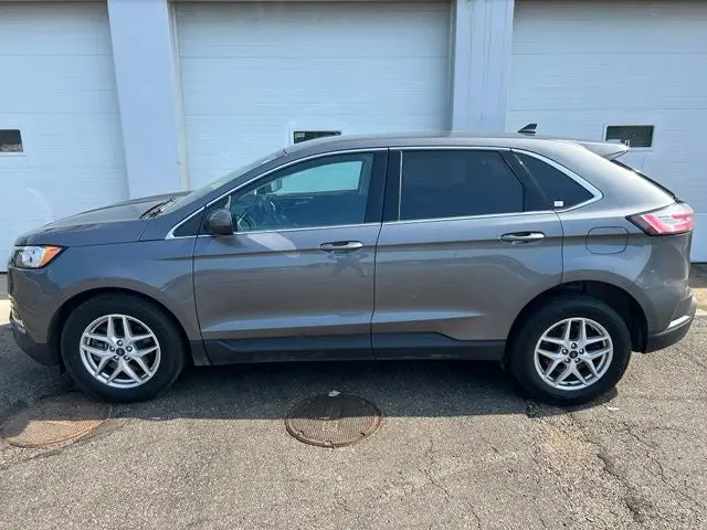 2021 Ford Edge SEL AWD photo 3