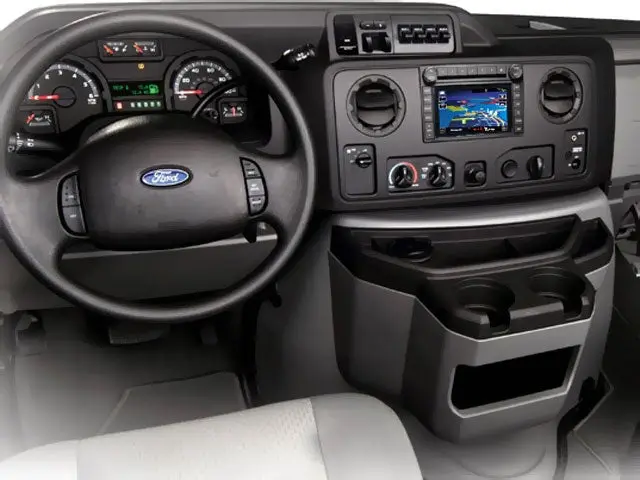 2009 Ford E-Series E-150 XLT photo 4